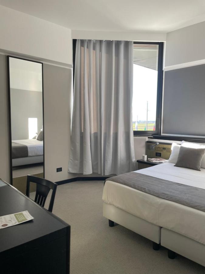 Hotel Gardenia Fiera Cermenate Dış mekan fotoğraf